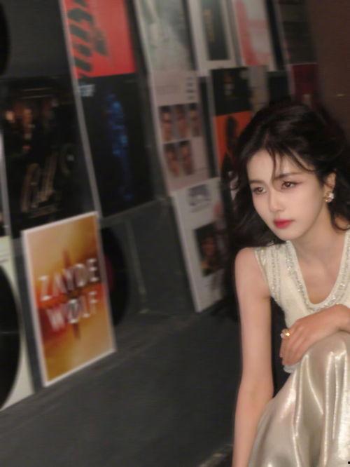 娱乐吃瓜白鹿白烁